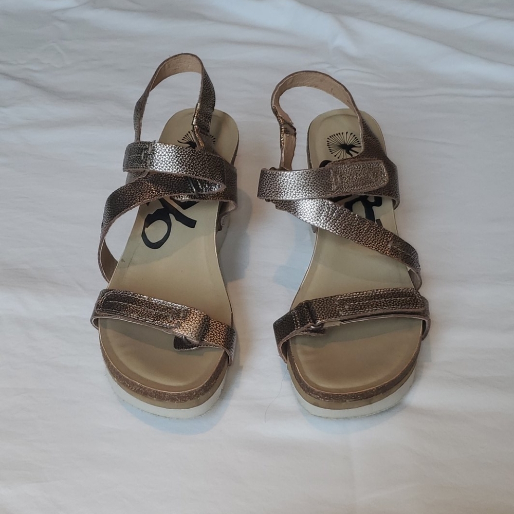 OTBT gold heeled sandles